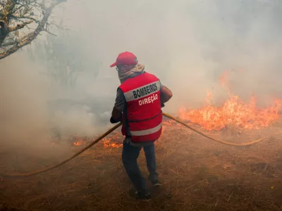 A firefighter works to extinguish a wildfire in Penalva do Castelo, Portugal, September 16, 2024. REUTERS/Pedro Nunes