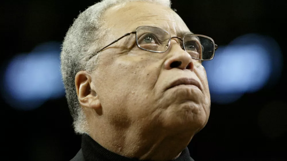 FILE PHOTO: Film star and corporate spokesman James Earl Jones reads the Star Spangled Banner before the start of the NBA game between the Dallas Mavericks and Houston Rockets in Dallas, Texas, December 2, 2004./File Photo