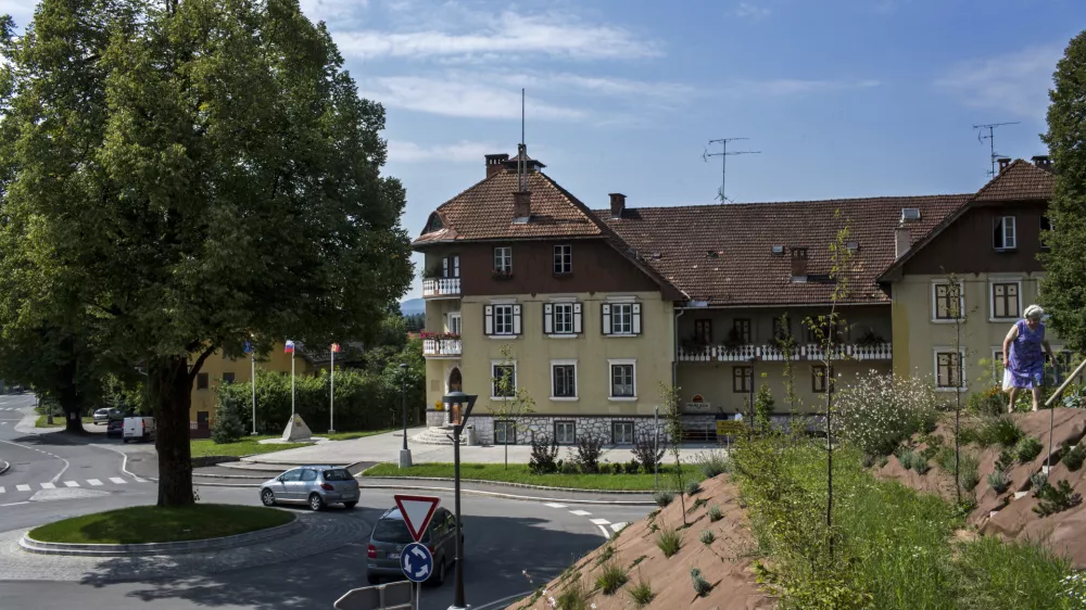 Četrtina vprašanih je potrdila, da bi se po opravkih v Komendi raje odpravili s kolesi, če bi lahko kolo varno parkirali ali si ga izposodili. Foto: Jaka Gasar