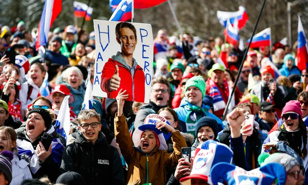 Planica.S posamicno tekmo svetovnega pokala v smucarskih skokih za moske se je v Planici sklenila letosnja sezona. Sportno pot pa je koncal tudi eden najuspesnejsih slovenskih smucarskih skakalcev Peter Prevc. / Foto: Anze Malovrh/sta