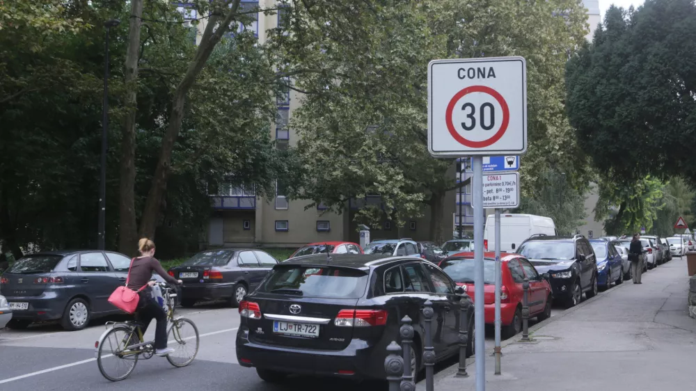 ﻿V ljubljanski mestni občini je 207 območij omejene hitrosti. Foto: Bojan Velikonja 