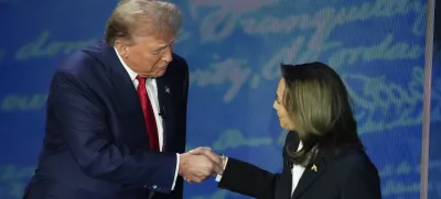 FILE - Republican presidential nominee former President Donald Trump and Democratic presidential nominee Vice President Kamala Harris shake hands before the start of an ABC News presidential debate at the National Constitution Center, Sept. 10, 2024, in Philadelphia. (AP Photo/Alex Brandon, file) / Foto: Alex Brandon