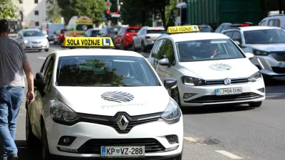 - 02.06.2023 – simbolična fotografija – avtošola – šola vožnje - praktični del izpita za voznike motornih vozil B kategorije //FOTO: Tomaž Skale / Foto: Tomaž Skale