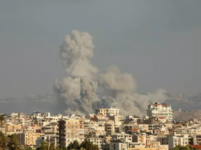 Smokes rise, amid ongoing cross-border hostilities between Hezbollah and Israeli forces, in Tyre, southern Lebanon September 23, 2024. REUTERS/Aziz Taher    TPX IMAGES OF THE DAY