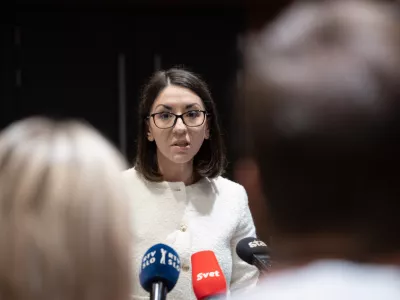 Ljubljana, DZ.Redna seja DZ s poslanskimi vprasanji ministrski ekipi.Ministrica za digitalno preobrazbo Emilija Stojmenova Duh.