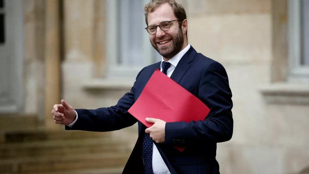 FILE PHOTO: Newly-appointed French Economy, Finance and Industry Minister Antoine Armand leaves the Hotel de Matignon after a government meeting with the Prime Minister in Paris, France, September 23, 2024. REUTERS/Benoit Tessier/File Photo