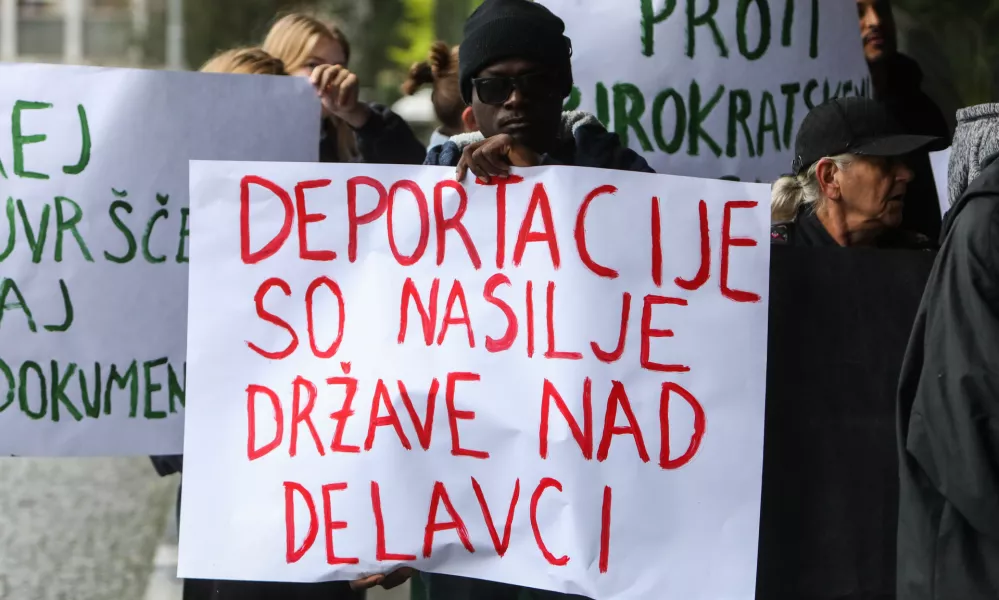 - migranti- 26.09.2024. - Novinarska konferenca Ambasade Rog ne temo deportacij migrantov iz Slovemije, tudi tistih, ki že delajo tukaj.//FOTO: Bojan Velikonja