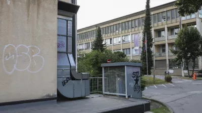 Oblasti v preteklosti niso kazale posebne zavzetosti za celovito prenovo Bolnišnice dr. Petra Držaja, ki deluje na drugem koncu mesta kot preostale enote UKC Ljubljana. Foto:  Jaka Gasar