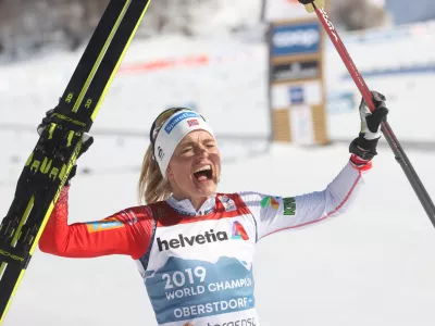 ﻿06 March 2021, Bavaria, Oberstdorf: Norway's Therese Johaug celebrates as she crosses the finish line to win the Women's Mass Start 30km Classic cross country race at the FIS Nordic Ski World Championships. Photo: Karl-Josef Hildenbrand/dpa