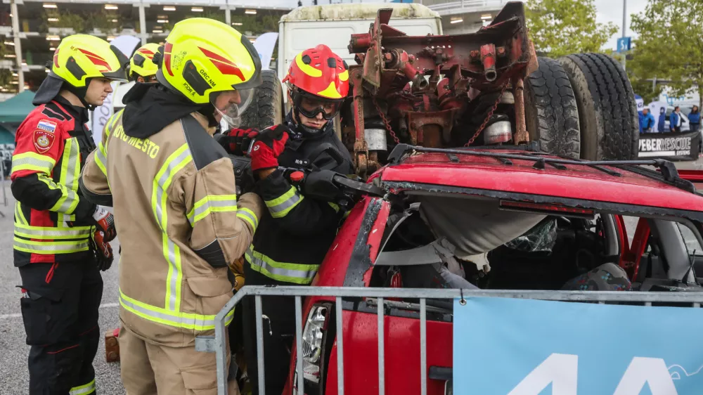 - Gasilci,- 27.09.2024. Heavy Rescue, sejemsko izobraževalni dogodek za gasilce v Ljubljani.//FOTO: Bojan Velikonja