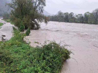 Soča prestopila bregove Foto: FB Občina Tolmin