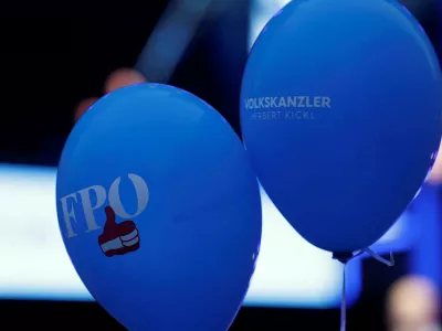 FILE PHOTO: Supporters of Freedom Party (FPOe) hold balloons as they attend their final election rally in Vienna, Austria, September 27, 2024. REUTERS/Leonhard Foeger/File Photo