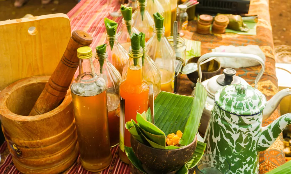 jamu or traditional healthy drink made from spice in bottle from indonesia / Foto: Teguhjatipras