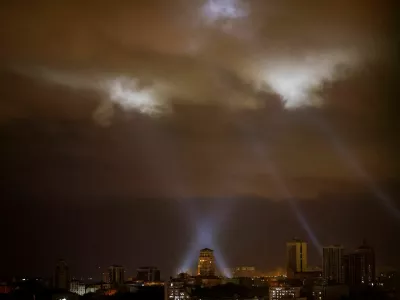 Ukrainian service personnel use searchlights as they search for drones in the sky over the city centre during a Russian drone strike, amid Russia's attack on Ukraine, in Kyiv, Ukraine September 30, 2024. REUTERS/Gleb Garanich