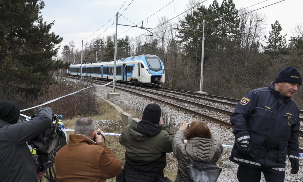 - 21.12.2023 – Postojna - železniška nesreča – potniški vlak je zbil šest delavcev Slovenskih železnic, ki so na tirih opravljali vzdrževalna dela, dve osebi sta umrli, štirje huje poškodovani - železniška proga na železniškem prehodu Rakitnik med Prestrankom in Postojno //FOTO: Jaka Gasar