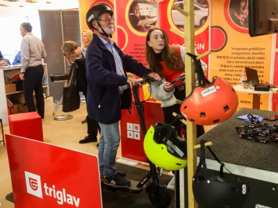 Obiskovalci festivala so lahko preverili tudi, kako nevarna je lahko prehitra vožnja z električnim skirojem. Foto: Bojan Velikonja