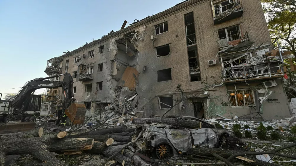 A general view of an apartment building hit by a Russian air strike, amid Russia's attack on Ukraine, in Zaporizhzhia, Ukraine September 29, 2024. REUTERS/Stringer