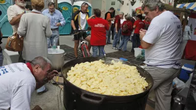 - 10. Svetovni festival praženega krompirja 2010 v organizaciji Društva za priznanje praženega krompirja kot samostojne jedi, pražen krompir///FOTO: Luka Cjuha