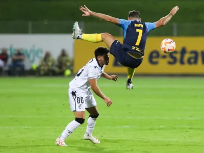 Nogometaši Celja in Vitorie Guimaraesa so se v Evropi merili že lani, ko so bili uspešnejši slovenski prvaki. V sredo so bili Celjani daleč od uspeha. Foto: Bojan Velikonja