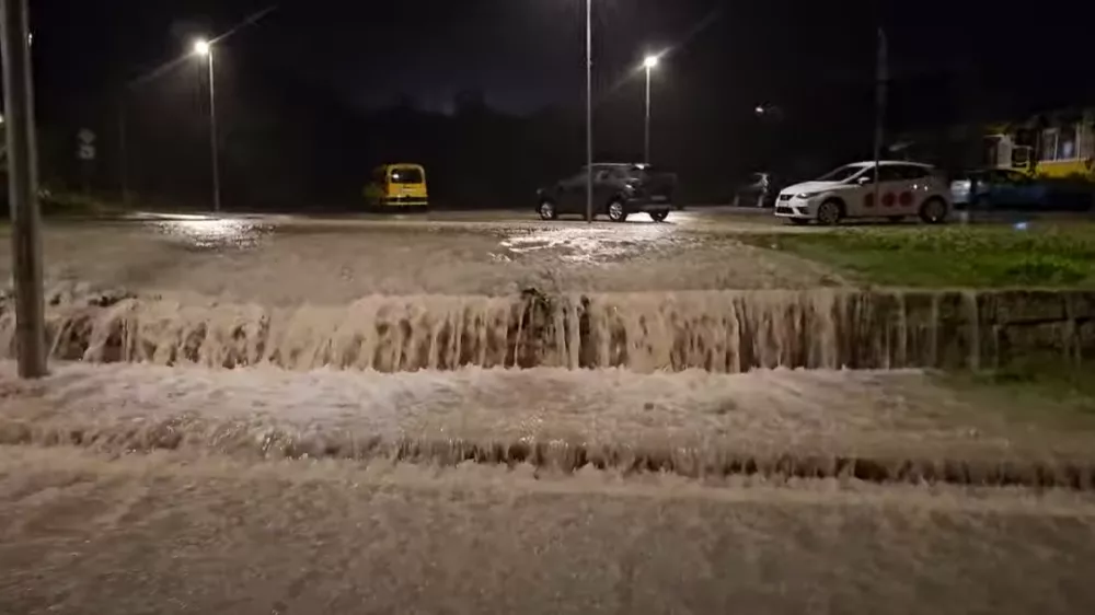 Obilno deževje v Istri in na Kvarnerju je povzročalo težave. Foto: Facebook