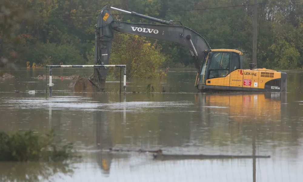 04.10.2024., Karlovac - Zbog visokog vodostaja rijeke Kupe koji je u 9 sati bio na 768 cm proglasene su izvanredne mjere od poplava. Photo: Kristina Stedul Fabac/PIXSELL