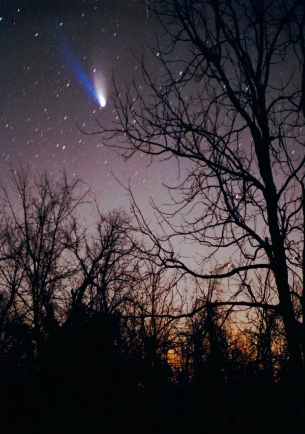 A view of the Hale-Bopp comet over Shepherdstown, W.Va., Thursday, March 13, 1997, at about 4:45am. The photograph was made with a 50mm lens and a 30 second exposure. (AP Photo/The Journal, Mike Zagarella)