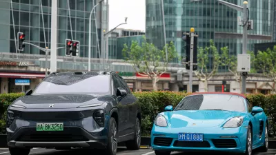 FILED - 23 June 2024, China, Shanghai: An electric car from the Chinese brand NIO and one from Porsche with a combustion engine are parked in a parking lot. European Union countries on Friday paved the way for additional tariffs of up to 35.3% on battery-powered electric vehicles imported from China, EU diplomats told dpa. Photo: Sebastian Christoph Gollnow/dpa