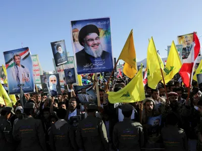 Protesters, mainly Houthi supporters, rally to commemorate late leader of Lebanon's Hezbollah, Hassan Nasrallah, and to show support to Palestinians in the Gaza Strip, in Sanaa, Yemen October 4, 2024. REUTERS/Khaled Abdullah   TPX IMAGES OF THE DAY