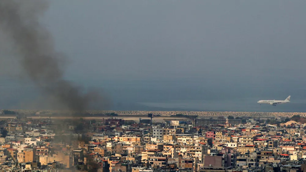 06 October 2024, Lebanon, Beirut: A Georgian plane lands at the tarmac of Beirut International Airport to evacuate foreign nations amid black smoke billowing from Beirut southern, a stronghold of pro-Iranian Hezbollah. Photo: Marwan Naamani/dpa