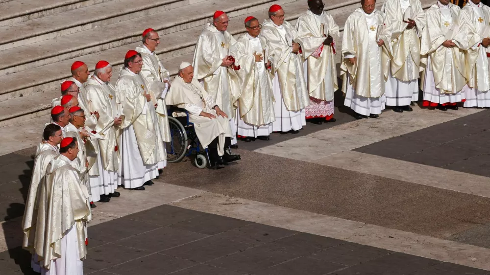 FILE PHOTO: Pope Francis meets newly elevated cardinals at the mass to open the Synod of Bishops in St Peter's Square at the Vatican, October 4, 2023. REUTERS/Guglielmo Mangiapane/File Photo