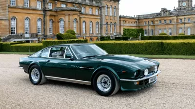 Aston martin vantage je leta 1977, ko je začel prodajno pot, veljal za prvi britanski superavto. Še danes je iskan, njegove cene pa dosegajo od sto do 200 dolarskih tisočakov. Foto: Reuters