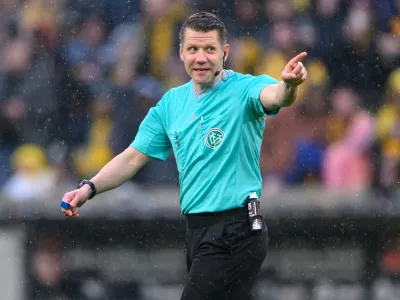 FILED - 16 March 2024, Saxony, Dresden: Referee Patrick Ittrich gesticulates during German 3rd division soccer match between SG Dynamo Dresden and SSV Ulm 1846 Rudolf-Harbig-Stadion. Top referee Ittrich, who is one of four Bundesliga officials out injured, has calling on the German Football Federation to limit the physical strain on referees. Photo: Robert Michael/dpa