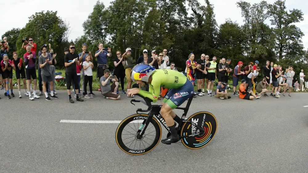 Cycling - UCI World Championships 2024 - Zurich, Switzerland - September 22, 2024 Slovenia's Primoz Roglic in action during the men's elite individual time trial REUTERS/Stefan Wermuth