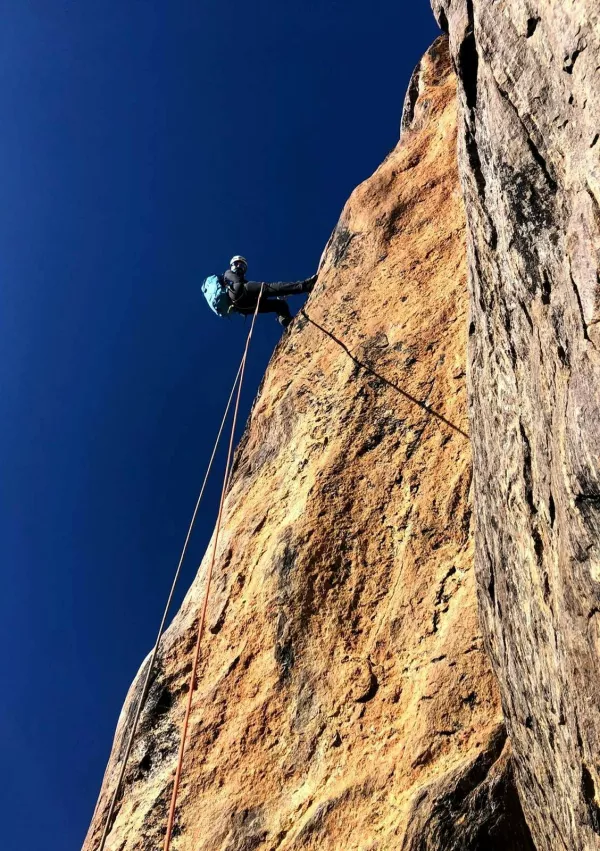 Lalung, sestop, spust po vrvi / Foto: Ana Baumgartner 