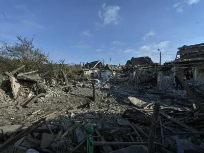 A view shows houses destroyed by a Russian air strike, amid Russia's attack on Ukraine, in Zaporizhzhia, Ukraine October 10, 2024. REUTERS/Stringer