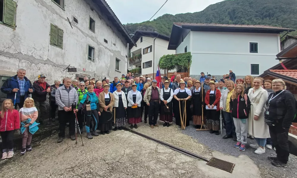 Baška grapa, Grahovo ob Bači, Koritnica, tematska pot Na svoji zemlji, lokacije snemanja filma Na svoji zemlji leta 1947 in 1948 / Foto: Nataša Bucik Ozebek