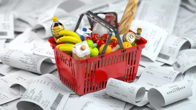 Shopping basket with foods on the pile of receipt. Consumerism and grocery expenses budget. 3d illustration / Foto: Bet_noire