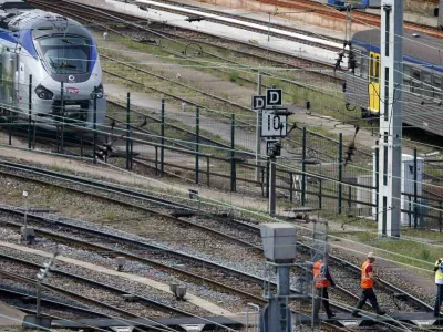 ﻿A new Regiolis regional train (L) made by power and train-making firm Alstom, is seen next to a platform at Strasbourg's railway station, May, 21, 2014. France's national rail company SNCF said on Tuesday it had ordered 2,000 trains for an expanded regional network that are too wide for many station platforms, entailing costly repairs. REUTERS/Vincent Kessler (FRANCE - Tags: POLITICS TRANSPORT BUSINESS)