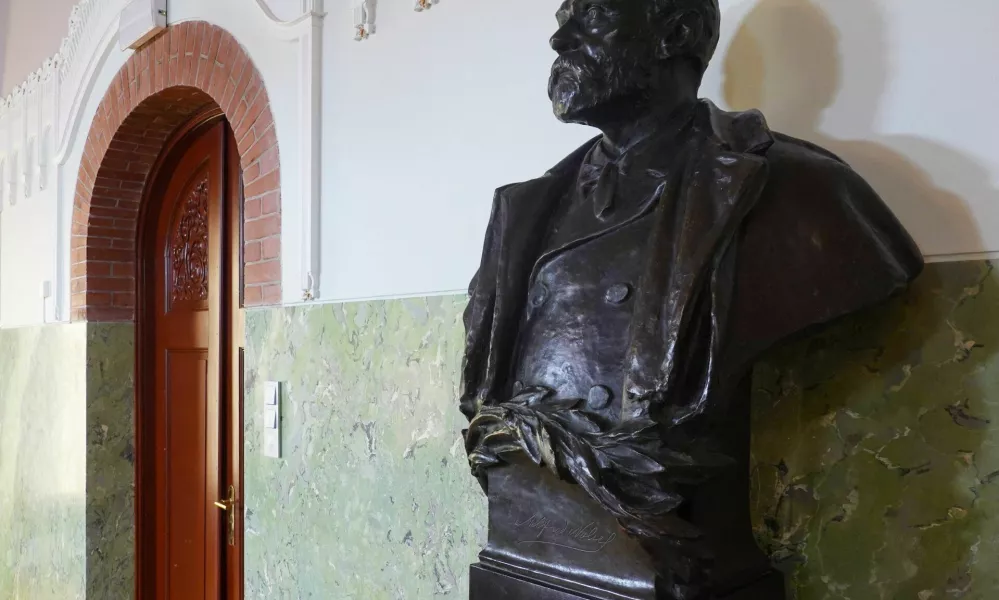 A view of a bust of Alfred Nobel inside the Norwegian Nobel Institute, where the laureate of the Nobel Peace Prize is announced, in Oslo, Norway, October 11, 2024. REUTERS/ Tom Little