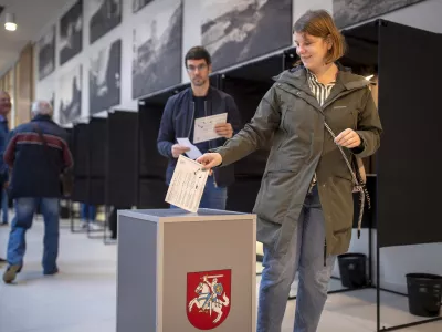 A voter casts his ballot during the advance voting in the first round of a parliamentary election in Vilnius, Lithuania, Wednesday, Oct. 9, 2024. (AP Photo/Mindaugas Kulbis)