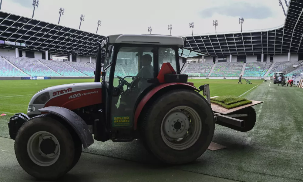 10.10. 2024 - Stadion Stožice - ponovna sanacije trave Foto: Nik Erik Neubauer