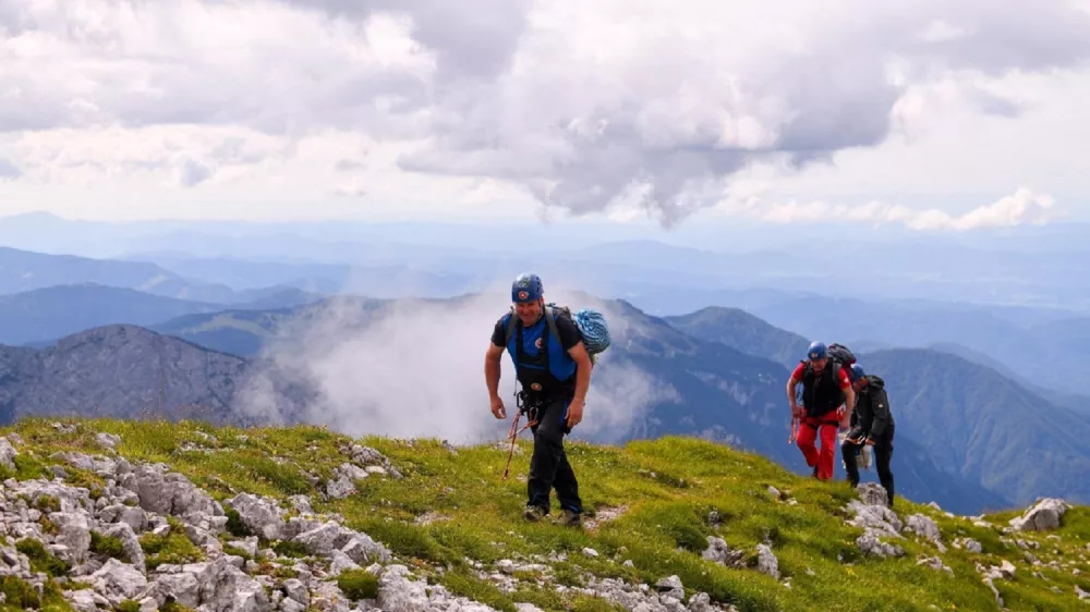 Pot s Kamniškega sedla do Brane in Planjave. F Triglav