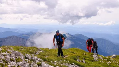 Pot s Kamniškega sedla do Brane in Planjave. F Triglav