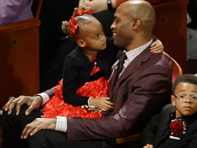 Vince Carter sits with his children prior to his enshrinement in the Basketball Hall of Fame, Sunday Oct. 13, 2024, in Springfield, Mass. (AP Photo/Jessica Hill)