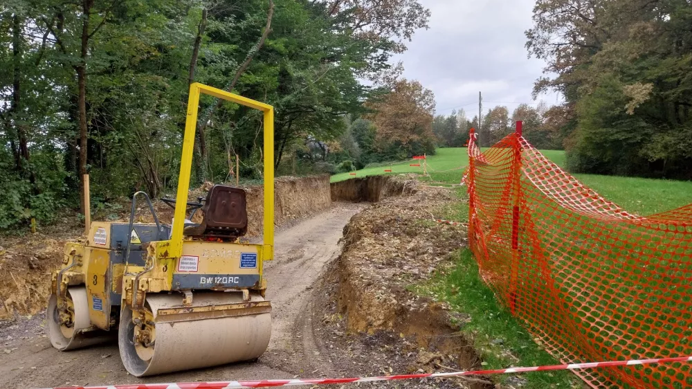 Pot spominov in tovarištva - PST - gradnja pri stopnišču med Cesto na Vrhovce in Grbo