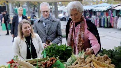 Ljubljana.Spremljevalni program v okviru monetarne seje sveta ECB.Sprehod predstavnikov Evropske centralne banke (ECB) in Banke Slovenije (BS) po centru Ljubljane, ob robu seje sveta ECB.Predsednica ECB Christine Lagarde in guverner BS Bostjan Vasle.