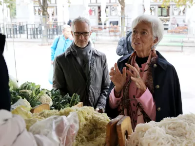 Ljubljana.Spremljevalni program v okviru monetarne seje sveta ECB.Sprehod predstavnikov Evropske centralne banke (ECB) in Banke Slovenije (BS) po centru Ljubljane, ob robu seje sveta ECB.Predsednica ECB Christine Lagarde in guverner BS Bostjan Vasle.