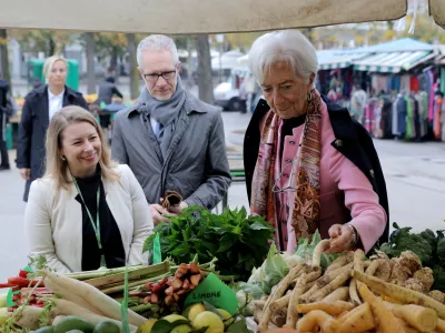 Ljubljana.Spremljevalni program v okviru monetarne seje sveta ECB.Sprehod predstavnikov Evropske centralne banke (ECB) in Banke Slovenije (BS) po centru Ljubljane, ob robu seje sveta ECB.Predsednica ECB Christine Lagarde in guverner BS Bostjan Vasle.