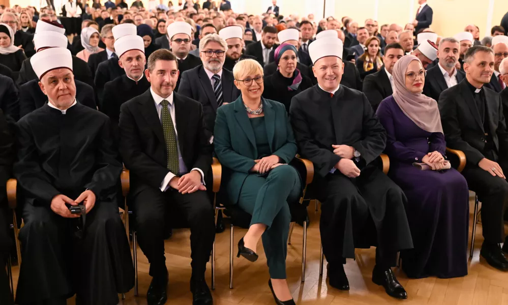 »Muslimani niste le člani verske skupnosti, ampak tudi pomembni ustvarjalci medkulturnega dialoga ter soustvarjalci odprte in vključujoče družbe z odgovornostjo do skupne prihodnosti,« je dejala Pirc Musar.  Foto: Nik Erik Neubauer