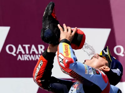 Španec Marc Marquez se je v Avstraliji veselil zmage v razredu moto, a nima možnosti, da bi postal svetovni prvak. Foto: Reuters